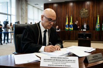 Alexandre de Moraes suspende lei distrital sobre nomeação de cargos comissionados